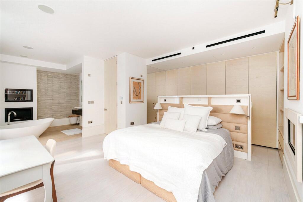 5 bedroom mews house for sale in Adams Row, Mayfair, London, W1K